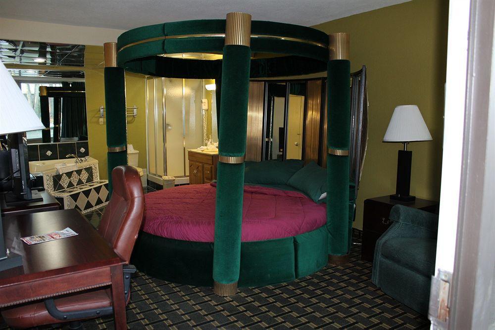 Red Roof Inn & Suites Greenwood, Sc Exterior foto